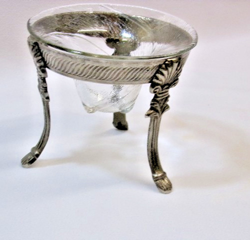 Verziertes metallgestell mit - verziertes,